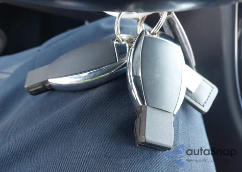 2016 Mercedes-Benz C 300 4Matic из США, поврежденный, VIN 55SWF4KB4GU167793